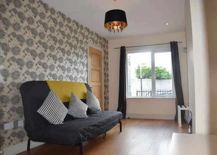 Spacious, Bright & Modern 3 Bedroom Family Home