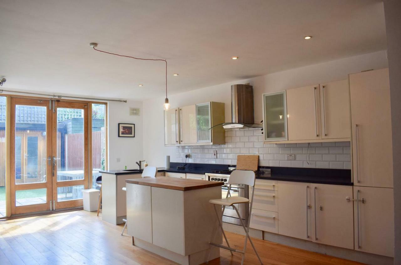 Spacious, Bright & Modern 3 Bedroom Family Holiday home Dublin